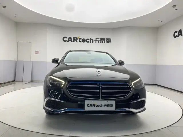 Mercedes-Benz E-Class — Фото автомобиля 3