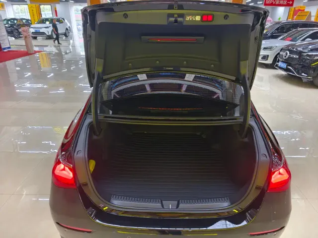 Mercedes-Benz E-Class — Фото автомобиля 11