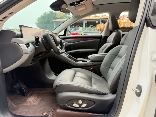 IM Motors LS6 — Фото автомобиля 5