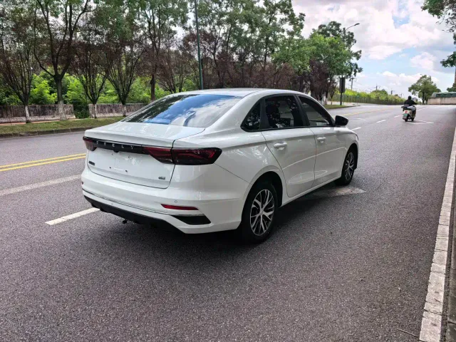 Geely Emgrand — Фото автомобиля 6
