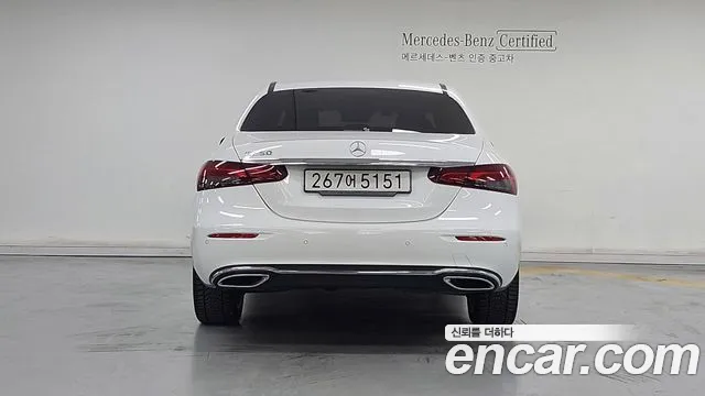 Mercedes-Benz E-Class — Фото автомобиля 4