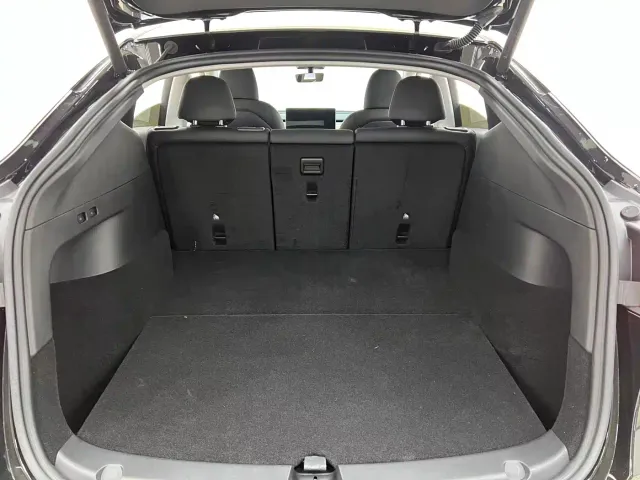 Tesla Model Y — Фото автомобиля 29