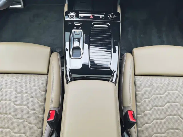 Audi A6L e-tron — Фото автомобиля 14