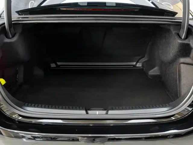 Mercedes-Benz E-Class — Фото автомобиля 12