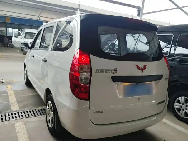 Wuling Hongguang — Фото автомобиля 4
