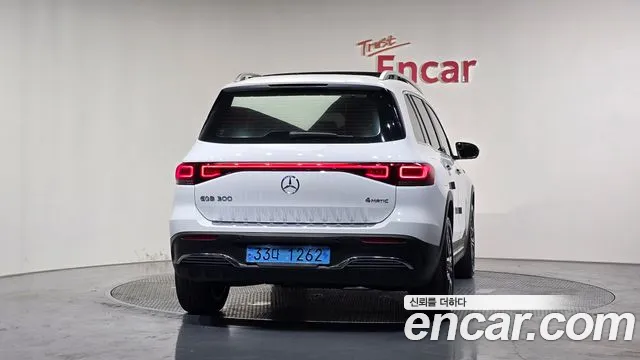 Mercedes-Benz EQB — Фото автомобиля 3