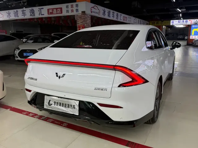Wuling Starlight — Фото автомобиля 6