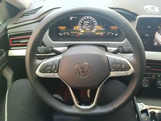 Volkswagen Lavida — Фото автомобиля 10