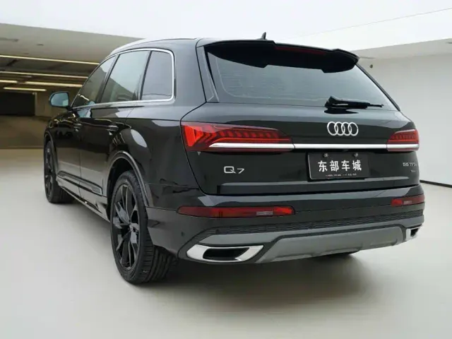 Audi Q7 — Фото автомобиля 4