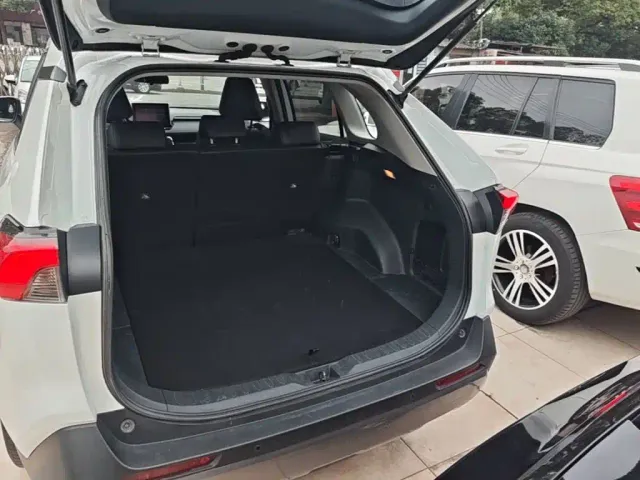 Toyota RAV4 — Фото автомобиля 18