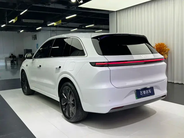 Li Auto L6 — Фото автомобиля 9