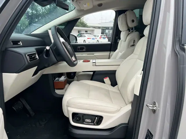 Li Auto MEGA — Фото автомобиля 5