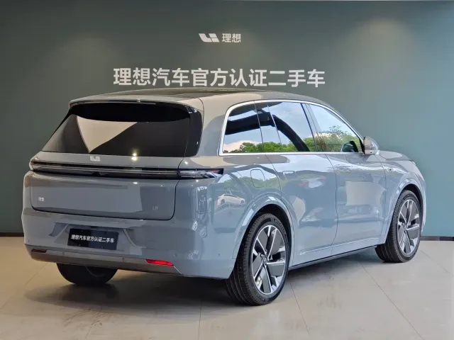 Li Auto L8 — Фото автомобиля 4