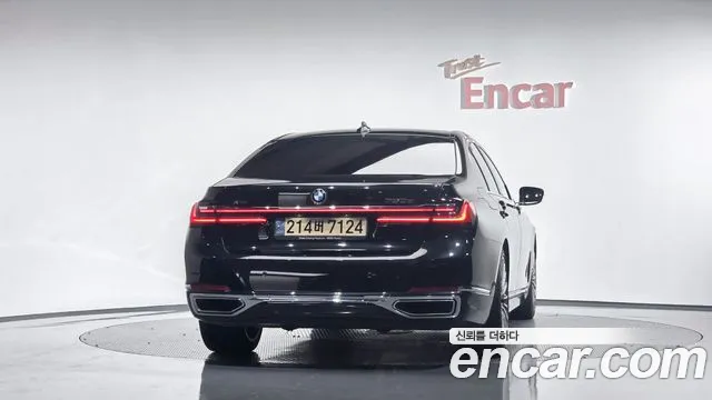 BMW 7-Series — Фото автомобиля 4