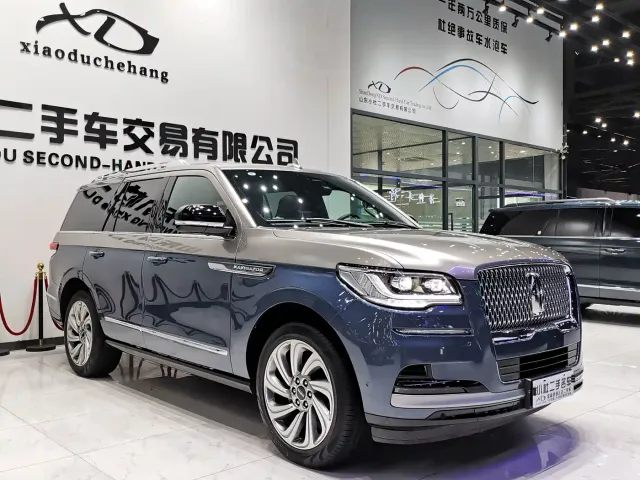 Фотография автомобиля — Lincoln Navigator