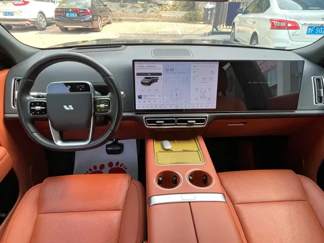 Li Auto L8 — Фото автомобиля 9