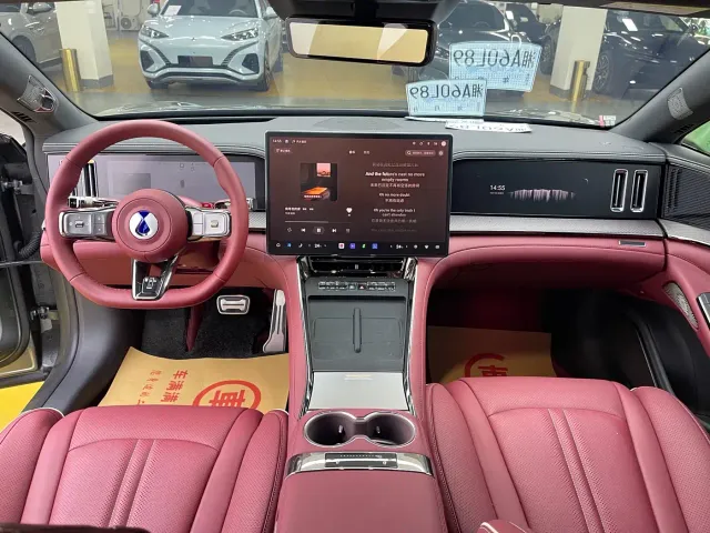 Denza Z9GT — Фото автомобиля 6