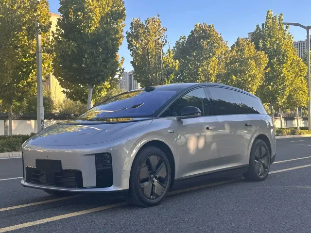 Фотография автомобиля — Li Auto i8