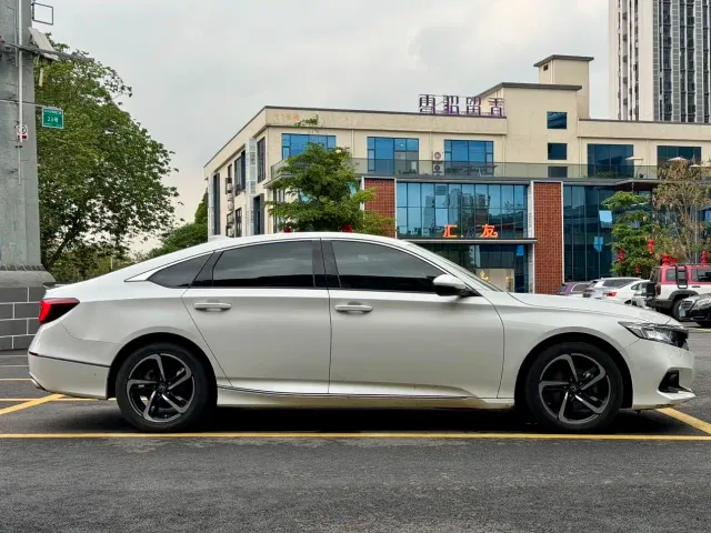 Honda Accord — Фото автомобиля 4