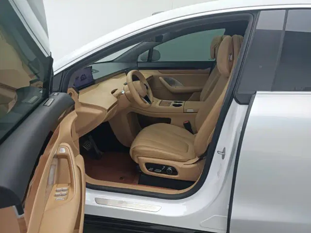 Zhijie Luxeed R7 2024 Pure Electric 667km Max — Фото автомобиля 7