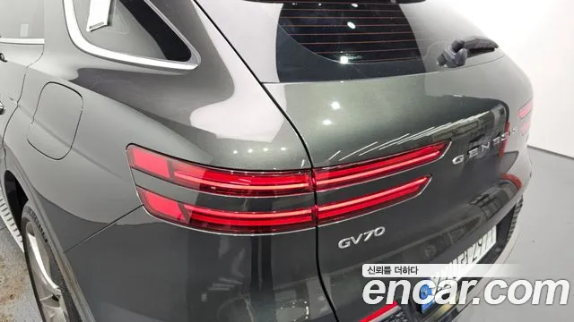 Genesis GV70 — Фото автомобиля 8