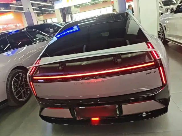 Xpeng P7 — Фото автомобиля 5