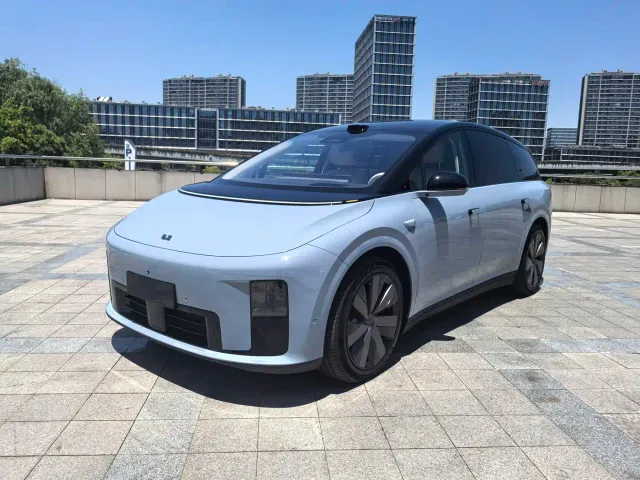 Фотография автомобиля — Li Auto i8