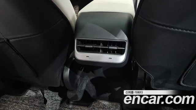 Tesla Model Y — Фото автомобиля 30