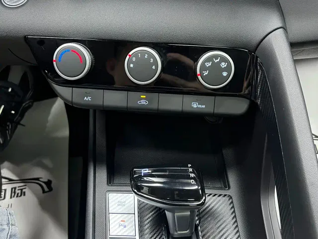 Hyundai Elantra — Фото автомобиля 12