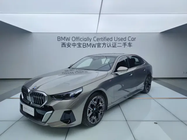 Фотография автомобиля — BMW 5 Series