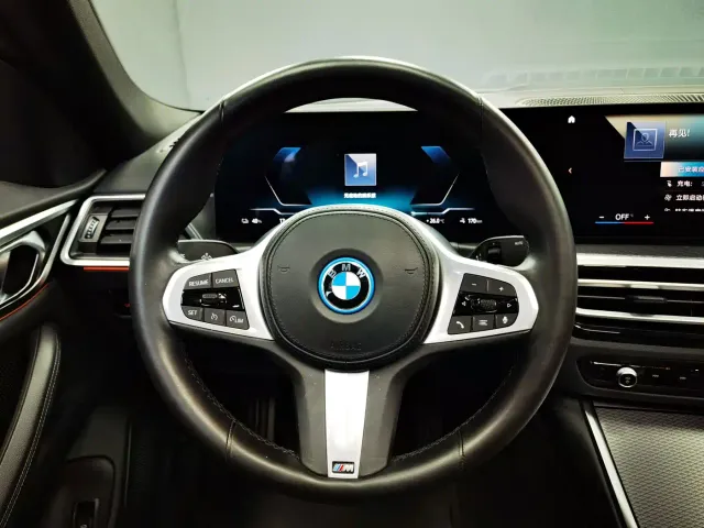BMW i4 — Фото автомобиля 15