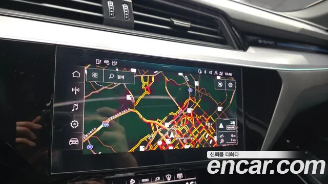 Audi e-tron — Фото автомобиля 15