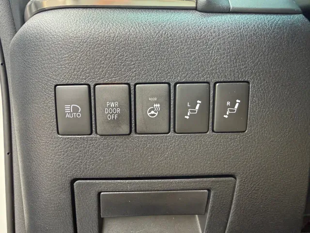 Toyota Alphard — Фото автомобиля 20
