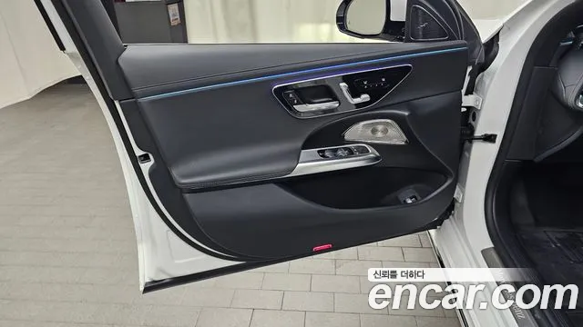 Mercedes-Benz E-Class — Фото автомобиля 23