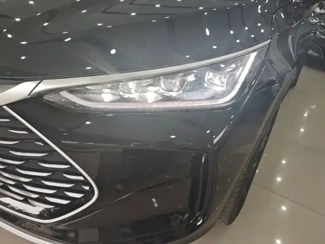 BYD Tang — Фото автомобиля 23