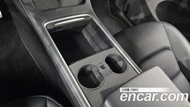 Tesla Model Y — Фото автомобиля 28