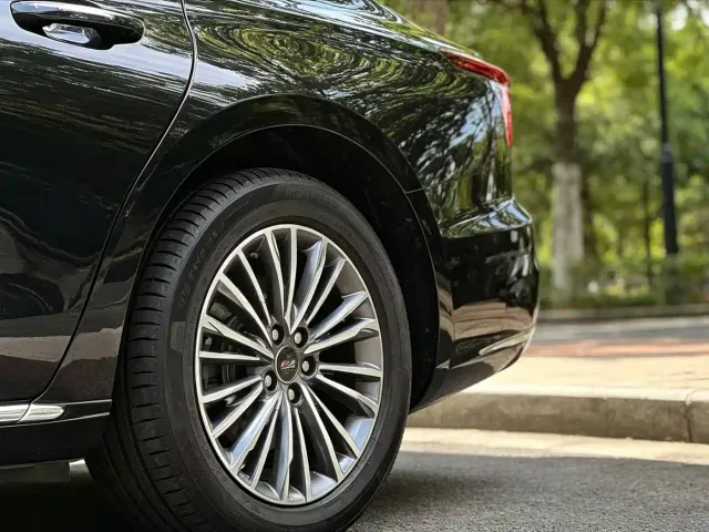 Hongqi H5 — Фото автомобиля 8
