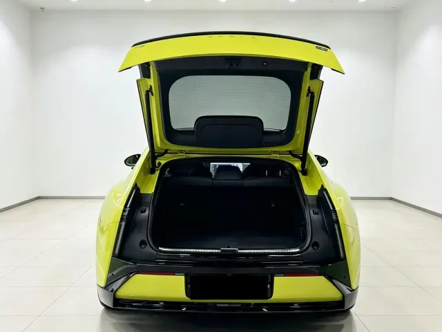 Xpeng P7 — Фото автомобиля 8