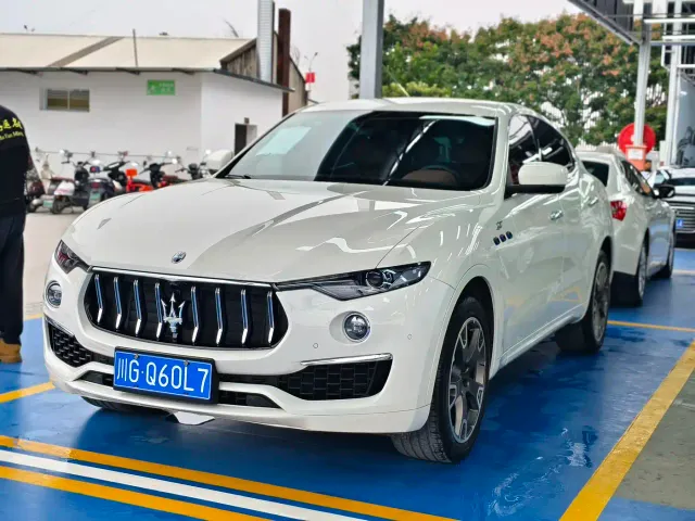 Фотография автомобиля — Maserati Levante