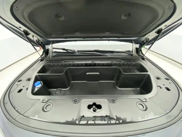 Leapmotor C10 — Фото автомобиля 12