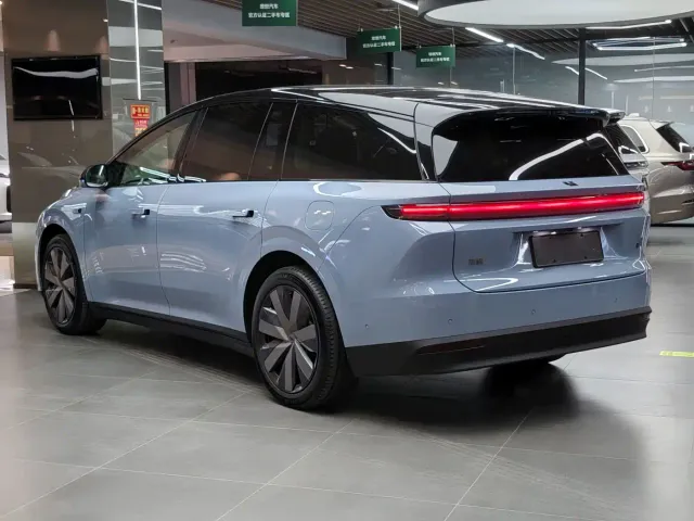 Li Auto i8 — Фото автомобиля 6