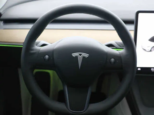Tesla Model Y — Фото автомобиля 10