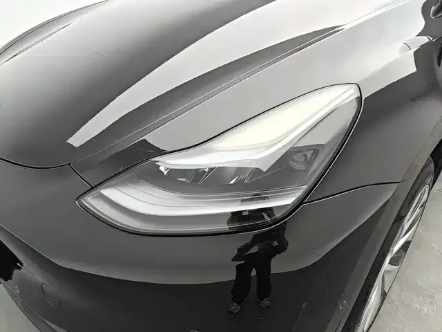 Tesla Model Y — Фото автомобиля 13