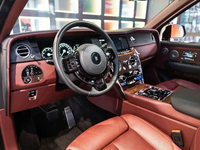 Rolls-Royce Cullinan — Фото автомобиля 15