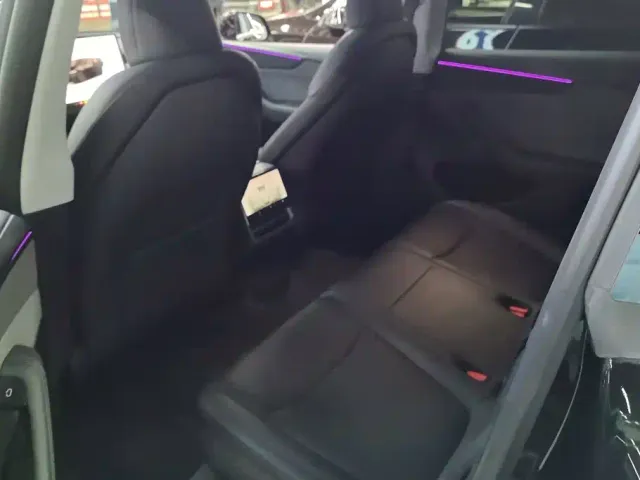 Tesla Model Y — Фото автомобиля 11