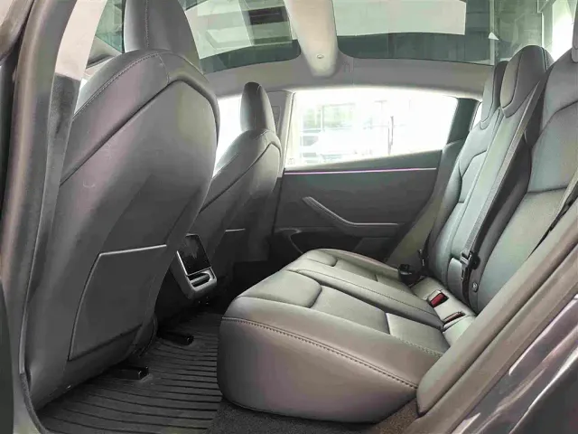 Tesla Model 3 — Фото автомобиля 18
