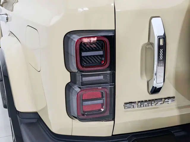 iCAR iCAR V27 2026 200KM AWD Falcon 500 — Фото автомобиля 13