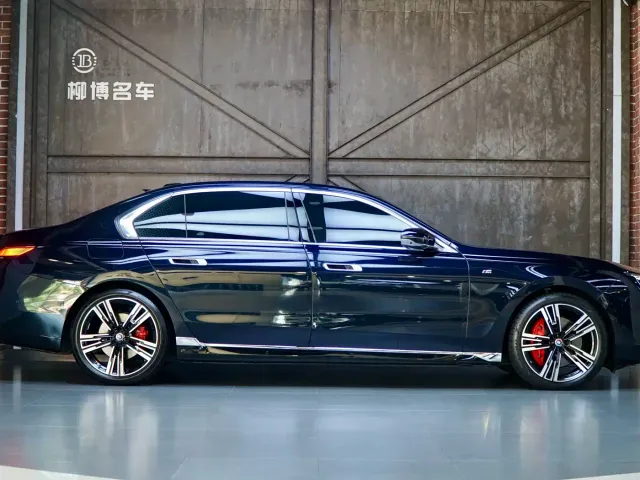 BMW 7 Series — Фото автомобиля 3