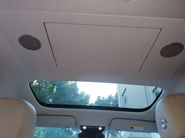 Li Auto MEGA — Фото автомобиля 17