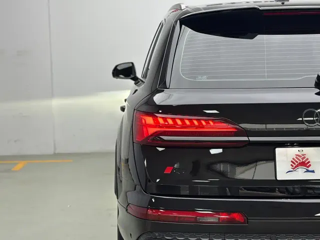 Audi Q7 — Фото автомобиля 14